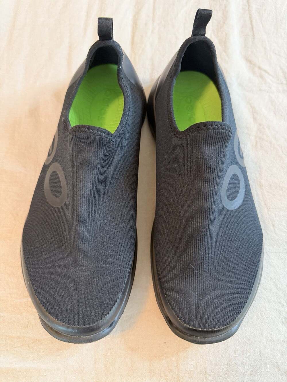 OOFOS OOmg eeZee Low Womens Size 8 Black Casual Walking Slip On Recovery Shoes